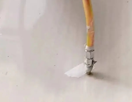 略阳瓷砖空鼓维修公司专业解答在瓷砖铺贴过程中，如果使用的砂料过粗（如全部使用了粗砂），可能会导致以下问题